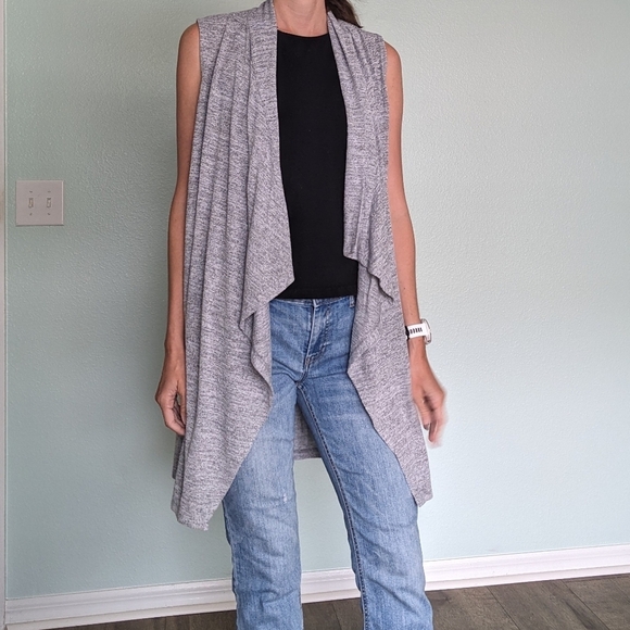 Banana Republic Tops - Banana Republic sleeveless cardigan